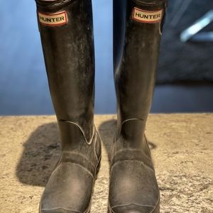 Rainy Days and Mondays…are great in these Hunter Original Tall Rain Boots!!
